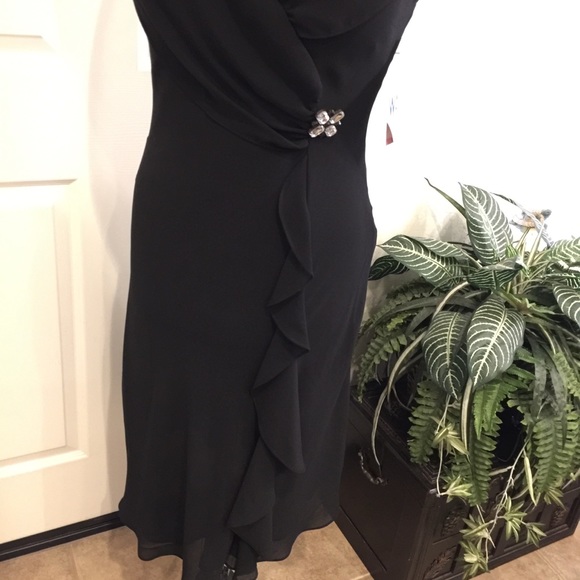 NWT ❤️”THE” black💗dress!! Gorgeous dress, it’s new with tags - Picture 9 of 16